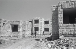 פנימיות הישיבה בבנייה, 1972?
צילום:  נדב לרר