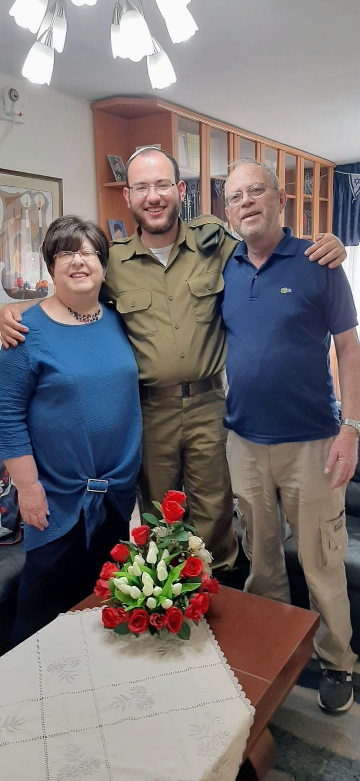 איתן עם סבא וסבתא