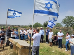 יום הזיכרון - אזכרה באנדרטה בגבעת החי"ש