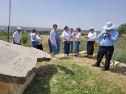 יום הזיכרון - אזכרה באנדרטה בגבעת החי"ש