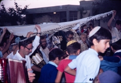 הכנסת ספרי התורה לבית הכנסת המרכזי