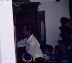 הכנסת ספרי התורה לבית הכנסת המרכזי