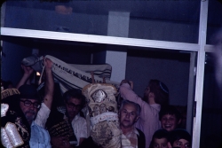 הכנסת ספרי התורה לבית הכנסת המרכזי