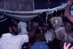 הכנסת ספרי התורה לבית הכנסת המרכזי