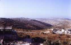 מבט צפונה-
המבנה בבנייה משמאל - מכללת הרצוג
באופק: ראש צורים