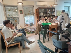 תפילה ומגילה בבית משפחת ברופסקי