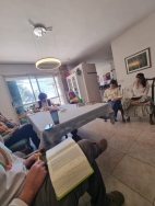 קריאת מגילה בבית משפחת ליברמן