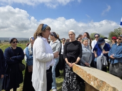 התכנסות התייחדות באנדרטה בגבעת החי"ש