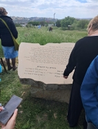 התכנסות התייחדות באנדרטה בגבעת החי"ש