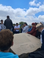 התכנסות התייחדות באנדרטה בגבעת החי"ש