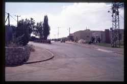 פינת רחוב השיירות ומעלה מיכאל - שימו לב למשולש הורדים שכבר איננו